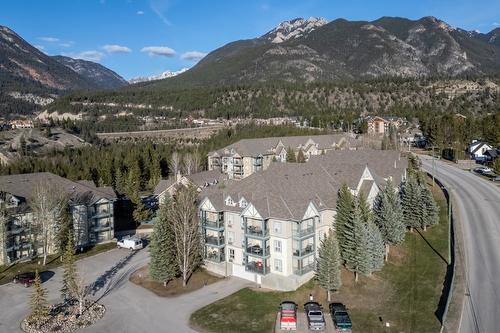 205-4767 Forsters Landing Road, Radium Hot Springs, BC - Outdoor With View