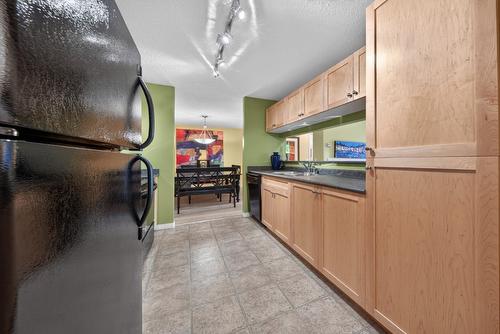 205-4767 Forsters Landing Road, Radium Hot Springs, BC - Indoor Photo Showing Kitchen