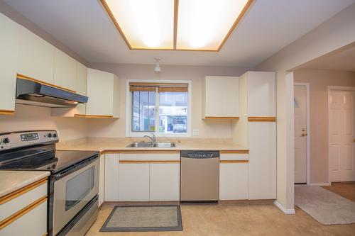 56-3900 27 Avenue, Vernon, BC - Indoor Photo Showing Kitchen With Double Sink