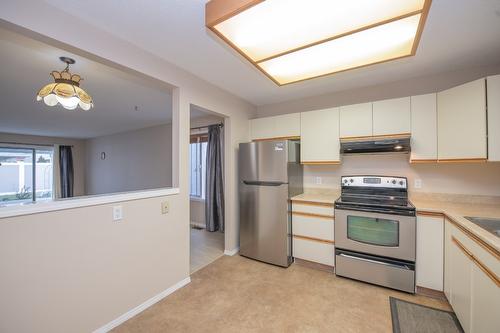56-3900 27 Avenue, Vernon, BC - Indoor Photo Showing Kitchen With Double Sink