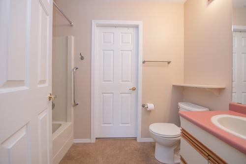 56-3900 27 Avenue, Vernon, BC - Indoor Photo Showing Bathroom
