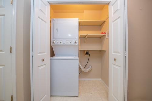 56-3900 27 Avenue, Vernon, BC - Indoor Photo Showing Laundry Room
