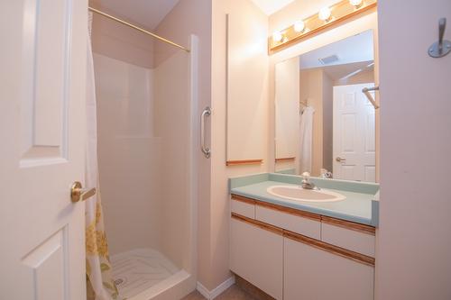 56-3900 27 Avenue, Vernon, BC - Indoor Photo Showing Bathroom