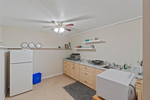 1736 Leighton Place, Kamloops, BC - Indoor Photo Showing Laundry Room