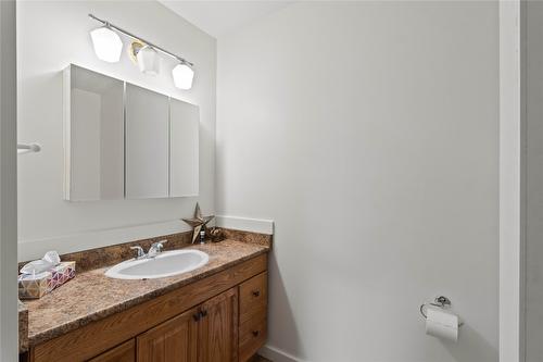 1736 Leighton Place, Kamloops, BC - Indoor Photo Showing Bathroom