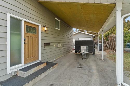 1736 Leighton Place, Kamloops, BC - Outdoor With Exterior