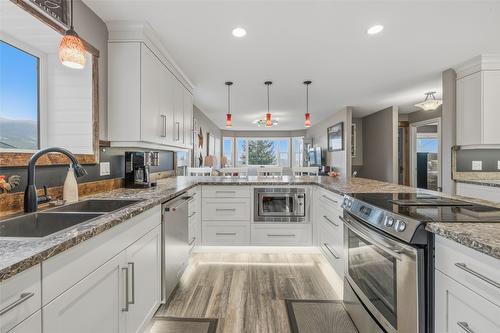 3324 Mcginnis Road, West Kelowna, BC - Indoor Photo Showing Kitchen With Double Sink With Upgraded Kitchen