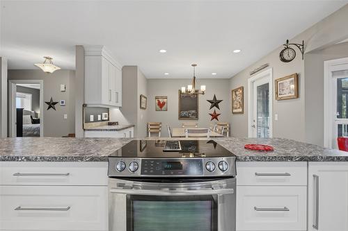3324 Mcginnis Road, West Kelowna, BC - Indoor Photo Showing Kitchen With Upgraded Kitchen