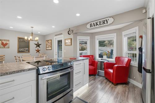 3324 Mcginnis Road, West Kelowna, BC - Indoor Photo Showing Kitchen