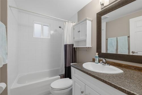3324 Mcginnis Road, West Kelowna, BC - Indoor Photo Showing Bathroom