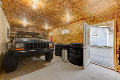 3324 Mcginnis Road, West Kelowna, BC - Indoor Photo Showing Garage