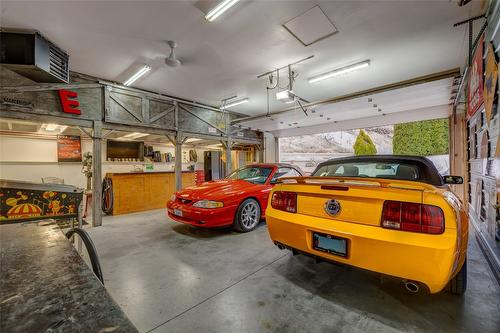 3324 Mcginnis Road, West Kelowna, BC - Indoor Photo Showing Garage