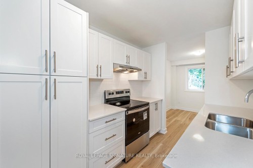 49-88 Tunbridge Crescent, Hamilton, ON - Indoor Photo Showing Kitchen With Double Sink