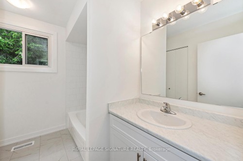 49-88 Tunbridge Crescent, Hamilton, ON - Indoor Photo Showing Bathroom