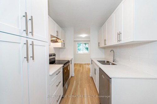 49-88 Tunbridge Crescent, Hamilton, ON - Indoor Photo Showing Kitchen With Double Sink