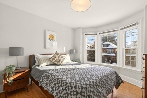 46 Connaught Avenue S, Hamilton, ON - Indoor Photo Showing Bedroom