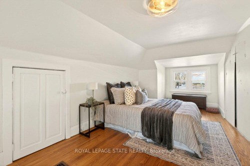 46 Connaught Avenue S, Hamilton, ON - Indoor Photo Showing Bedroom