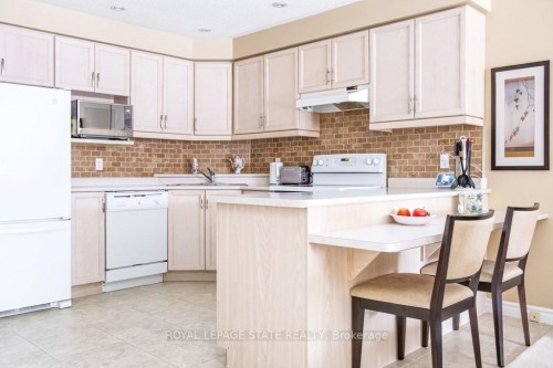 28-20 Meadowlands Boulevard, Hamilton, ON - Indoor Photo Showing Kitchen