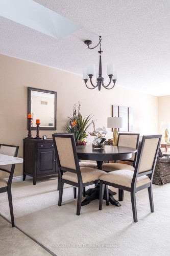 28-20 Meadowlands Boulevard, Hamilton, ON - Indoor Photo Showing Dining Room