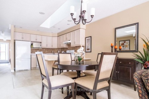 28-20 Meadowlands Boulevard, Hamilton, ON - Indoor Photo Showing Dining Room