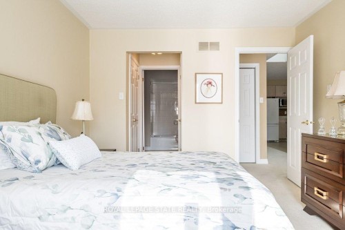 28-20 Meadowlands Boulevard, Hamilton, ON - Indoor Photo Showing Bedroom