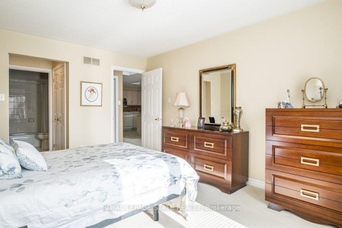 28-20 Meadowlands Boulevard, Hamilton, ON - Indoor Photo Showing Bedroom