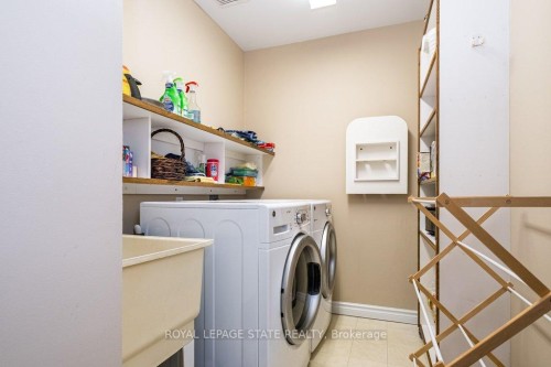 28-20 Meadowlands Boulevard, Hamilton, ON - Indoor Photo Showing Laundry Room