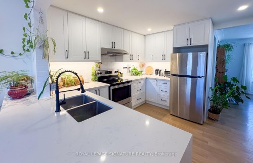 437 Upper Kenilworth Avenue, Hamilton, ON - Indoor Photo Showing Kitchen With Double Sink With Upgraded Kitchen