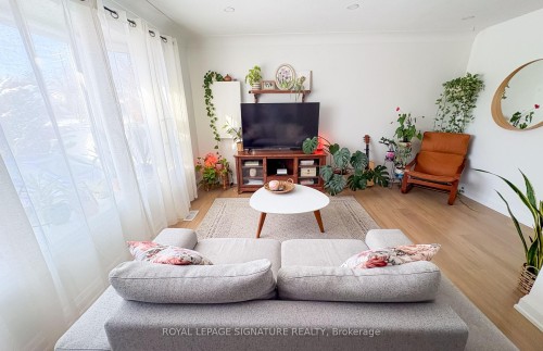 437 Upper Kenilworth Avenue, Hamilton, ON - Indoor Photo Showing Living Room