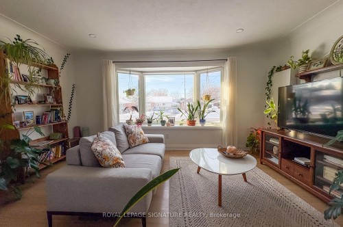 Main-437 Upper Kenilworth Avenue, Hamilton, ON - Indoor Photo Showing Living Room