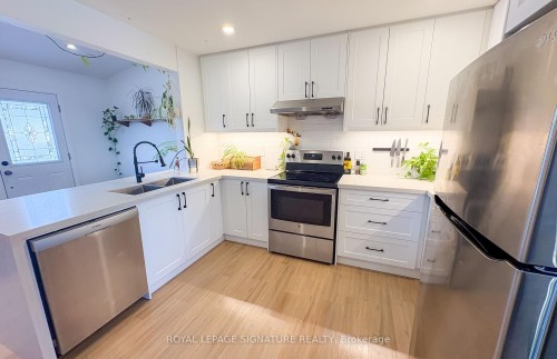 Main-437 Upper Kenilworth Avenue, Hamilton, ON - Indoor Photo Showing Kitchen With Double Sink