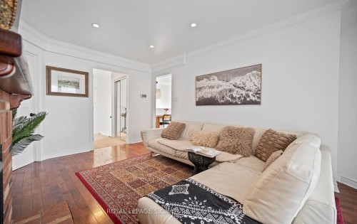 242-2110 Cleaver Avenue, Burlington, ON - Indoor Photo Showing Living Room