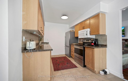 242-2110 Cleaver Avenue, Burlington, ON - Indoor Photo Showing Kitchen