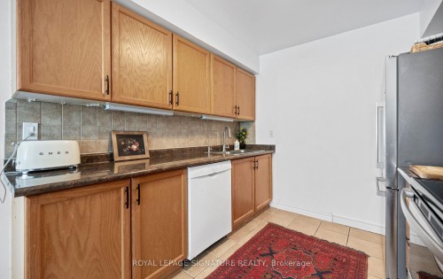 242-2110 Cleaver Avenue, Burlington, ON - Indoor Photo Showing Kitchen