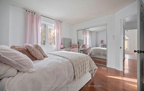 242-2110 Cleaver Avenue, Burlington, ON - Indoor Photo Showing Bedroom