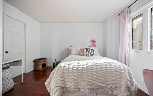 242-2110 Cleaver Avenue, Burlington, ON - Indoor Photo Showing Bedroom