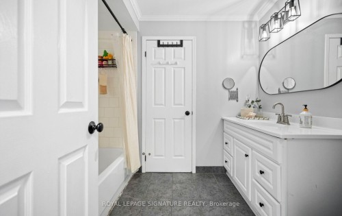 242-2110 Cleaver Avenue, Burlington, ON - Indoor Photo Showing Bathroom