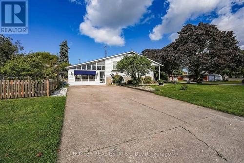 25 Lawrence Drive, Thorold (Confederation Heights), ON - Outdoor