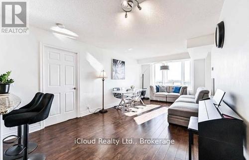 718 - 80 Harrison Garden Boulevard, Toronto, ON - Indoor Photo Showing Living Room