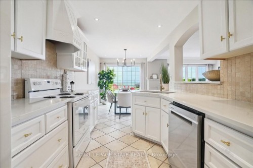 55 Edgewater Drive, Hamilton, ON - Indoor Photo Showing Kitchen