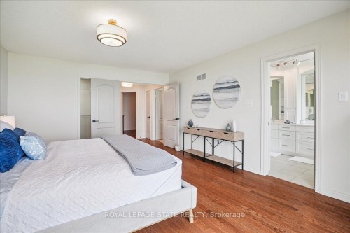55 Edgewater Drive, Hamilton, ON - Indoor Photo Showing Bedroom
