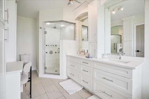 55 Edgewater Drive, Hamilton, ON - Indoor Photo Showing Bathroom