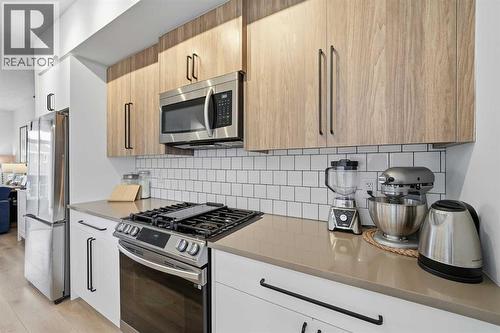 93 Walgrove Common Se, Calgary, AB - Indoor Photo Showing Kitchen With Stainless Steel Kitchen With Upgraded Kitchen