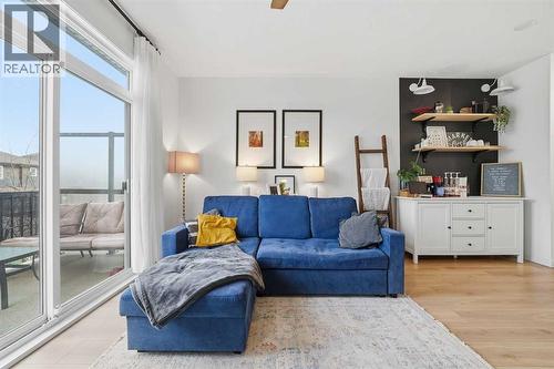 93 Walgrove Common Se, Calgary, AB - Indoor Photo Showing Living Room