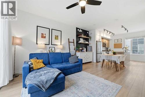 93 Walgrove Common Se, Calgary, AB - Indoor Photo Showing Living Room
