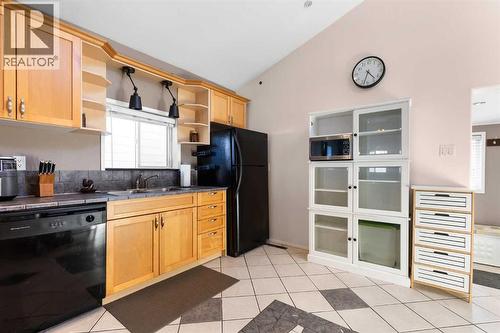 1255 Yuill Street Se, Medicine Hat, AB - Indoor Photo Showing Kitchen With Double Sink