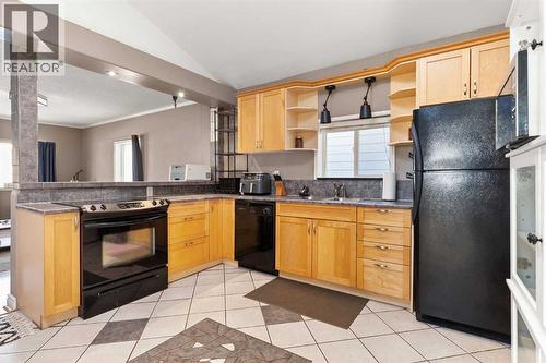 1255 Yuill Street Se, Medicine Hat, AB - Indoor Photo Showing Kitchen