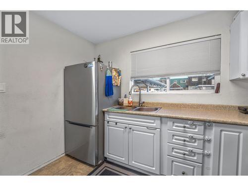 517 Beech Crescent, Prince George, BC - Indoor Photo Showing Kitchen With Double Sink