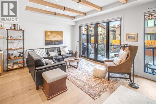 4, 810 3Rd Street, Canmore, AB - Indoor Photo Showing Living Room