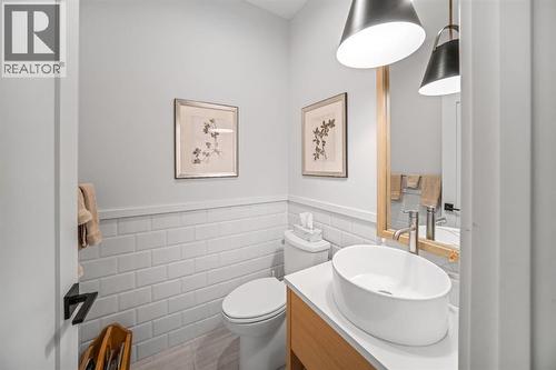 4, 810 3Rd Street, Canmore, AB - Indoor Photo Showing Bathroom